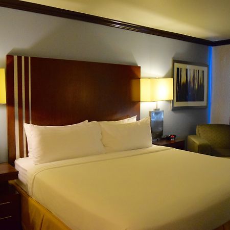 Holiday Inn Express & Suites San Antonio Nw Near Seaworld By Ihg Dış mekan fotoğraf